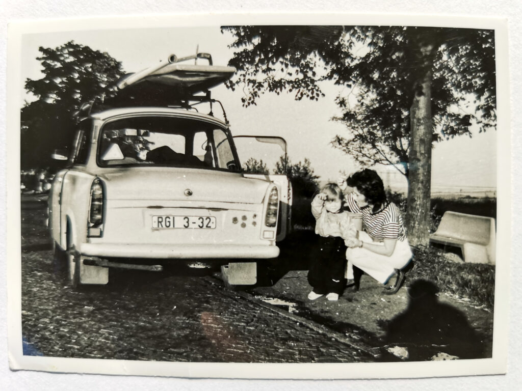 Claudia Richter mit ihrem Sohn, etwa 1989.
Foto: Claudia Richter