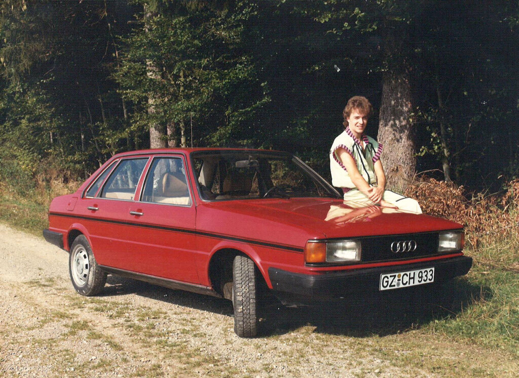 Jens Hase mit seinem ersten Auto, etwa 1989. Foto: Privat/Jens Hase